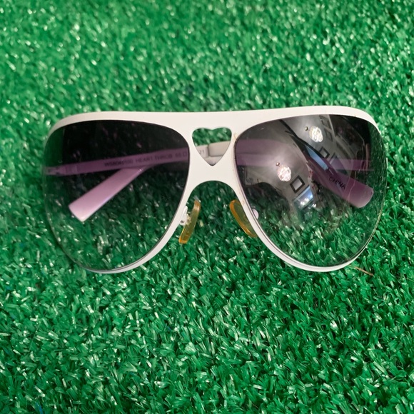 Heart ❤️ throb white with smoked lense euc# - Picture 2 of 4